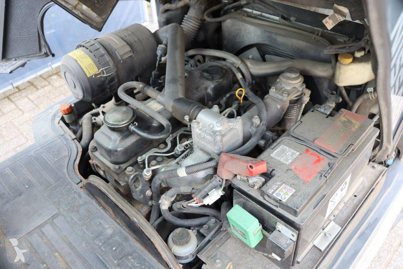 Nissan 30 Forklift