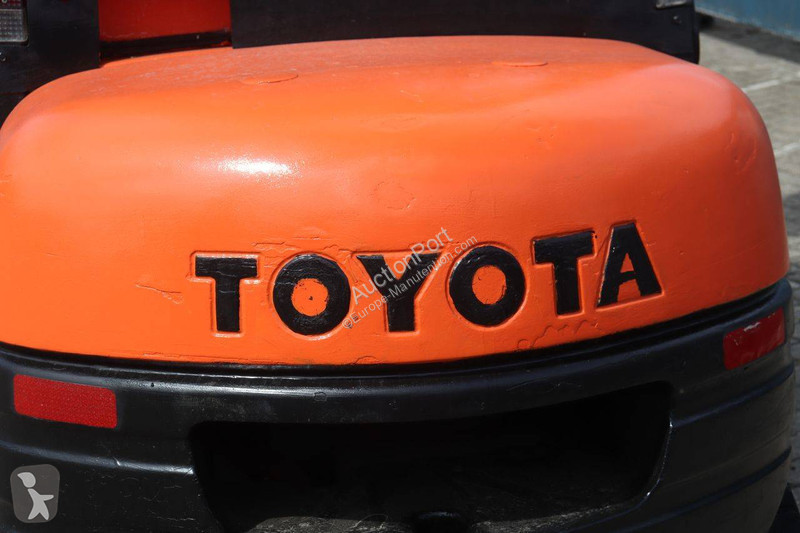 Chariot élévateur Toyota 02-6FD30