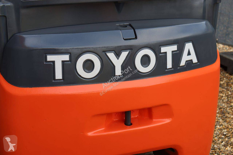 Empilhador elevador Toyota 8FBE16T