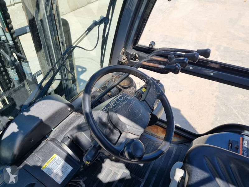 Teleskopický manipulátor Toyota 02-8 FD F 30