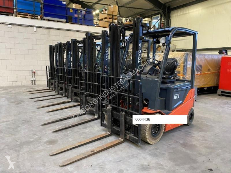 Teleskopický manipulátor Toyota 2 ton Traigo 20...