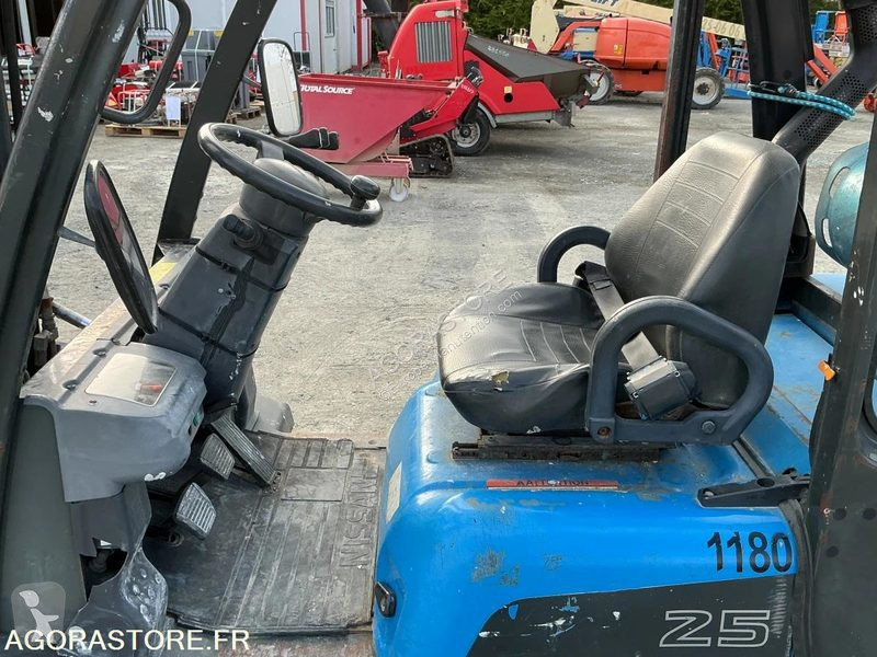 رافعة شوكية Nissan UD02A25PQ - 3F550