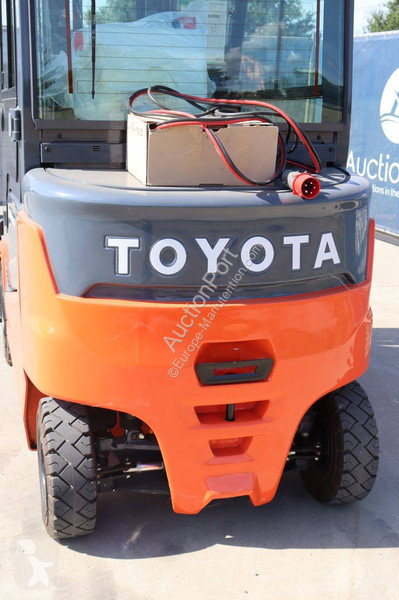 Vysokozdvižný vozík Toyota 9FBM30T