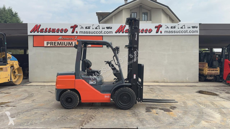 رافعة شوكية Toyota 52-8FDF30