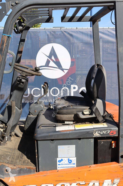 Empilhador elevador Doosan B15T-5