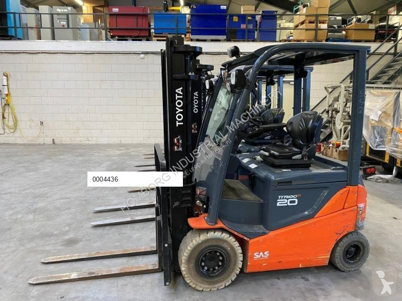 Teleskopický manipulátor Toyota 2 ton Traigo 20...