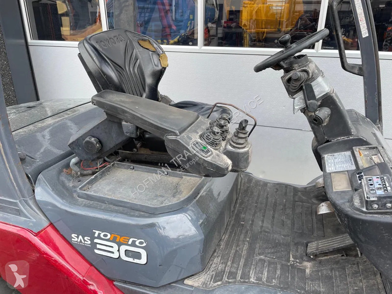 رافعة شوكية Toyota 02-8DF30