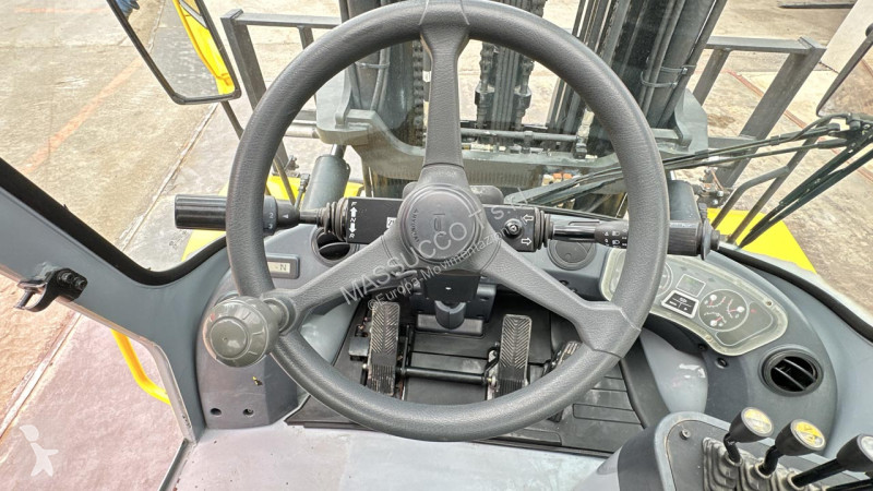 رافعة شوكية Hyundai 80D-7E