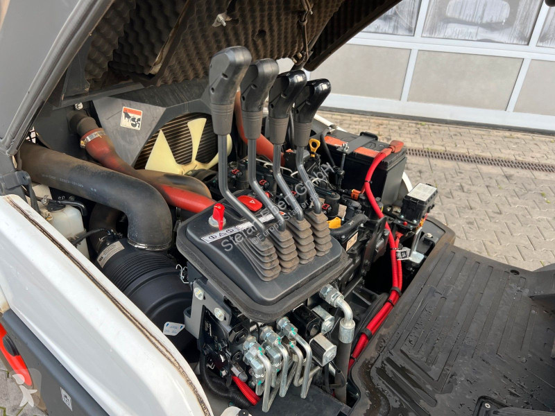 Teleskopický manipulátor Bobcat D30NXS / nur...