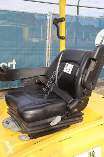 رافعة شوكية Hyster