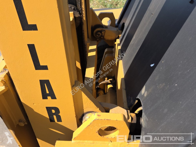 رافعة شوكية Caterpillar V130