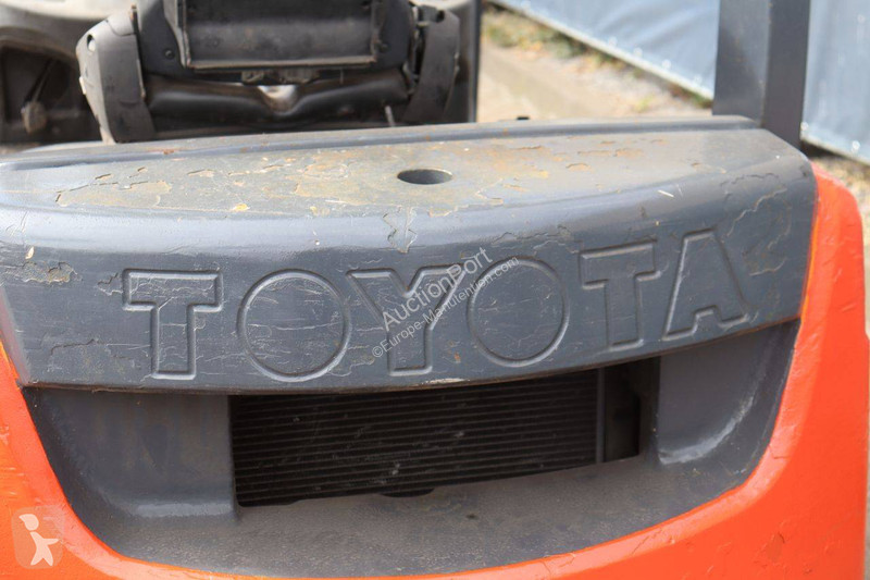 Vysokozdvižný vozík Toyota 02-8FDF18