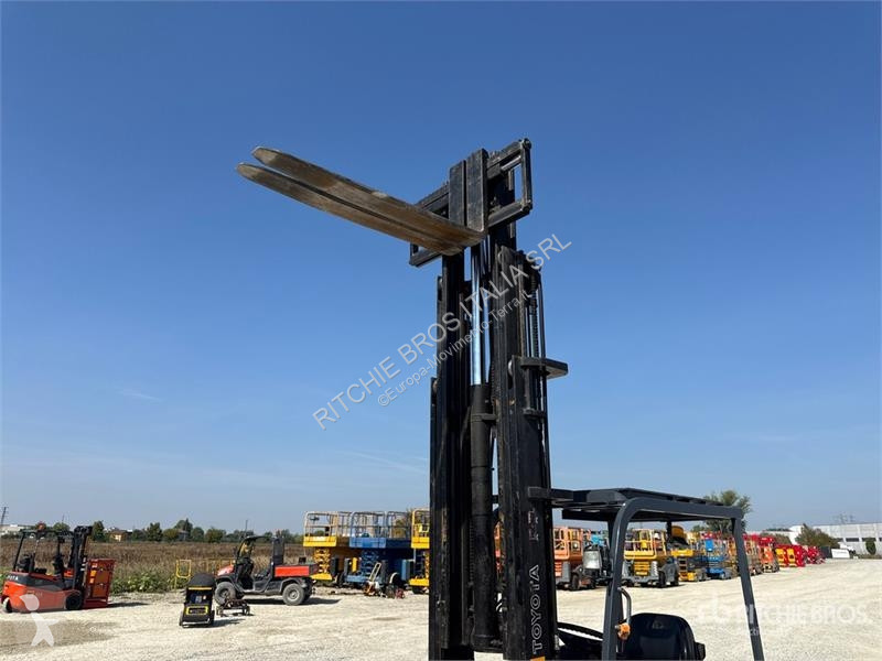 可升降式叉车 Toyota 7FBEF18 1800 kg Electric Forklift