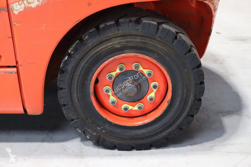 Chariot élévateur Linde T-02