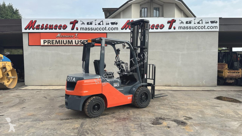 رافعة شوكية Toyota 52-8FDF30