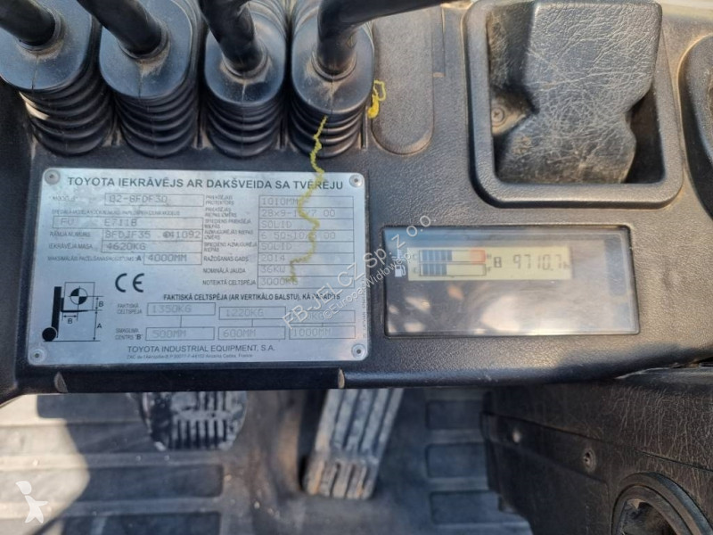 Teleskopický manipulátor Toyota 02-8 FD F 30