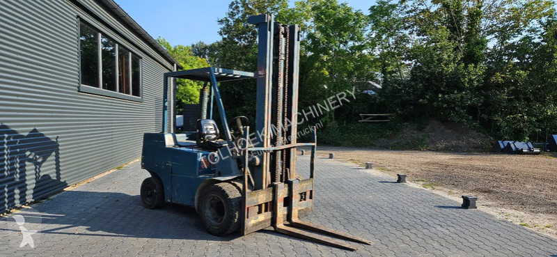 Teleskopický manipulátor Clark 3 ton diesel