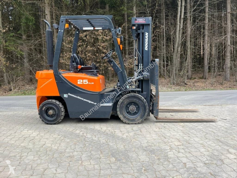 رافعة شوكية Doosan D 25 GP