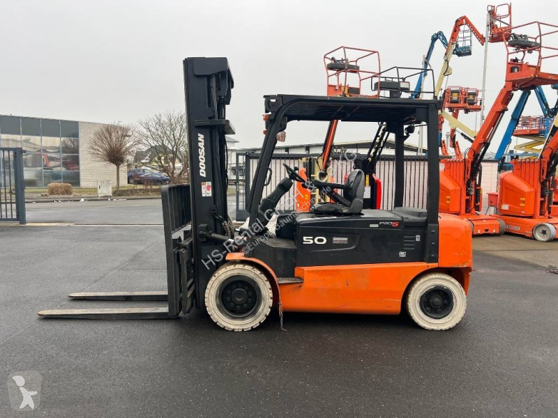 Teleskopický manipulátor Doosan B50X5 5T 6m...