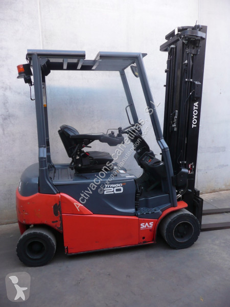 Teleskopický manipulátor Toyota 8FBM20T