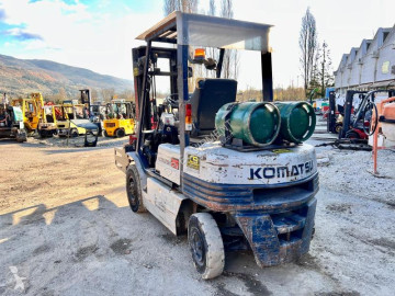 Komatsu Chariot élévateur à gaz FG25T-11E (AVEC PINCE)