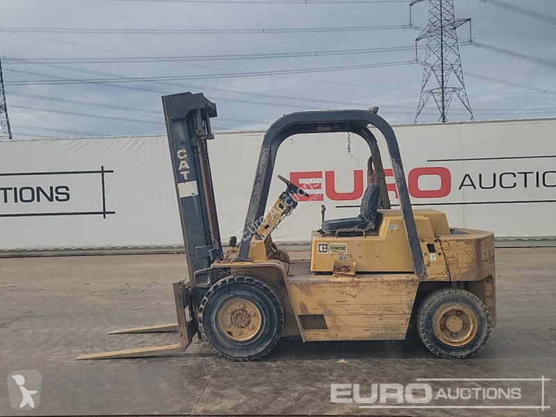 Teleskopický manipulátor Caterpillar V80E