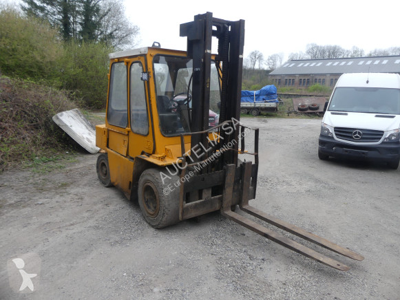 Teleskopický manipulátor Caterpillar