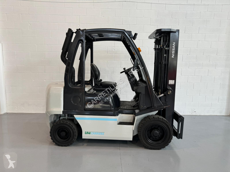 Teleskopický manipulátor Nissan FD02A25Q