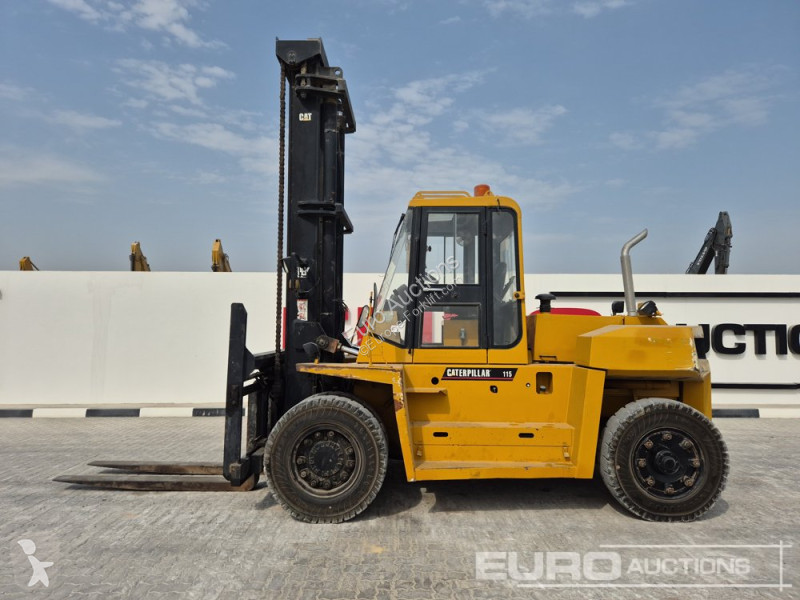 Teleskopický manipulátor Caterpillar DP150