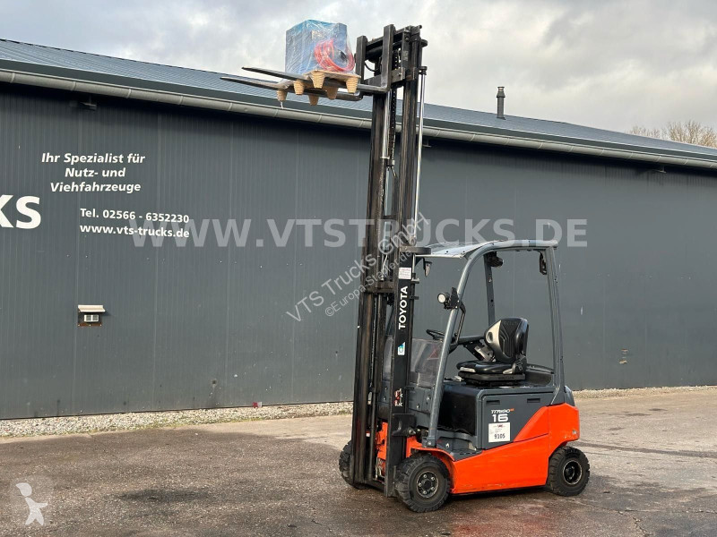 Teleskopický manipulátor Toyota 16 T 48V...