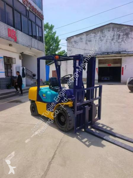 Teleskopický manipulátor Komatsu 3-Ton