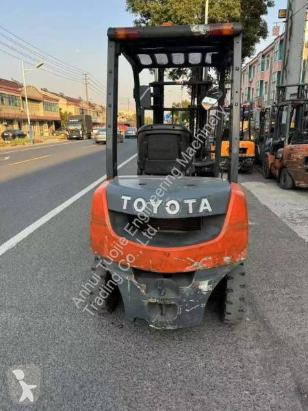 Teleskopický manipulátor Toyota 2-Ton