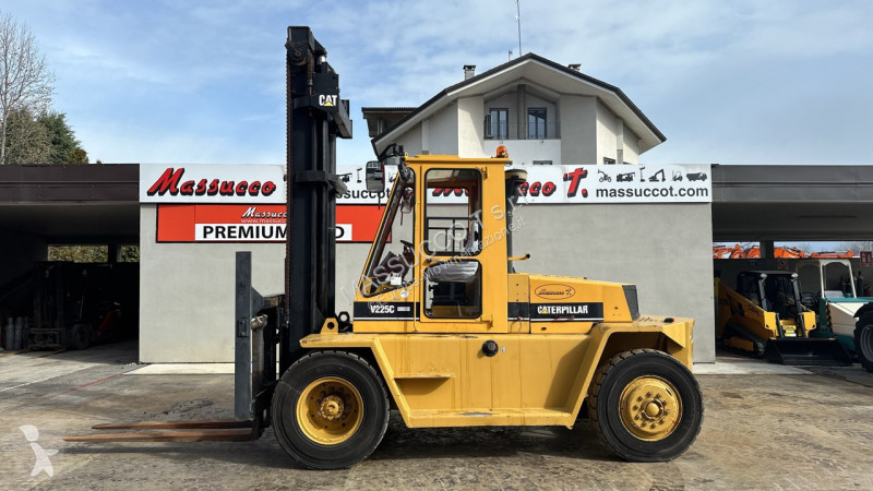 رافعة شوكية Caterpillar V225C