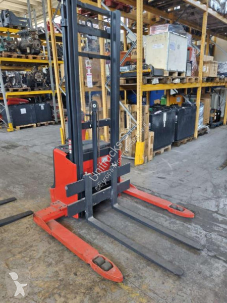 رافعة شوكية Linde L10AS
