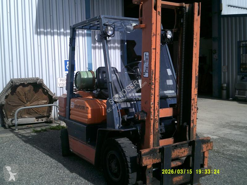 رافعة شوكية Toyota  425 F G F 23