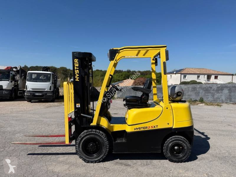 رافعة شوكية Hyster