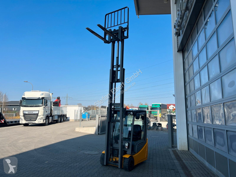 رافعة شوكية Jungheinrich EFG 218 / Triplex...
