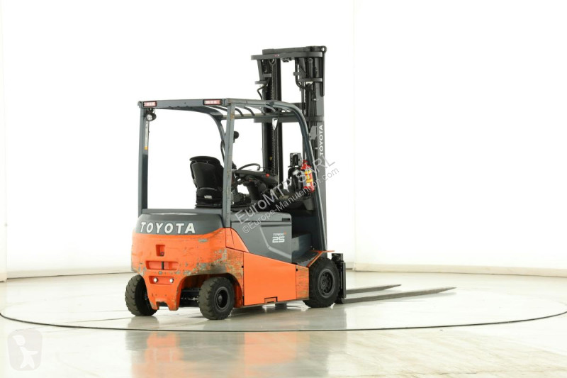 رافعة شوكية Toyota
