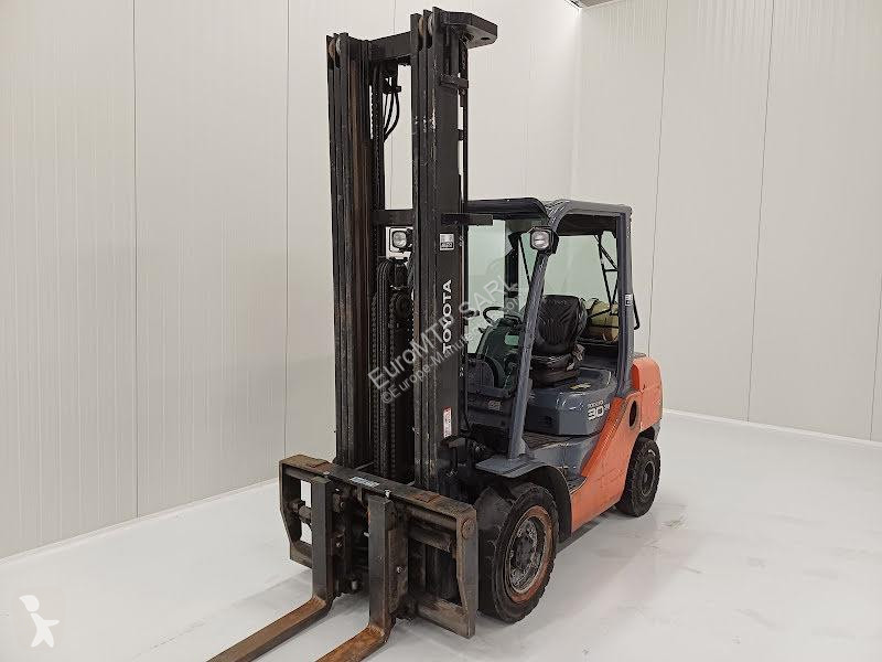 رافعة شوكية Toyota  02-8FGF30