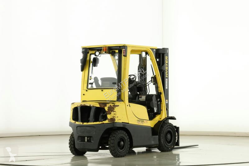 رافعة شوكية Hyster