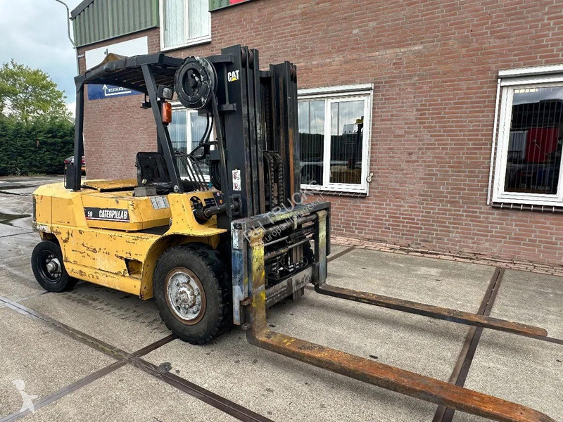 رافعة شوكية Caterpillar DP50 + VORKVERSTELLERS...