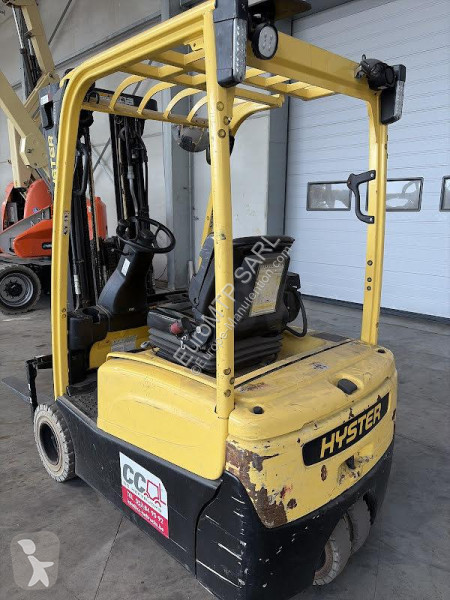 رافعة شوكية Hyster