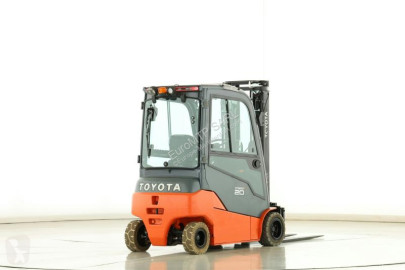 رافعة شوكية كهربائية Toyota