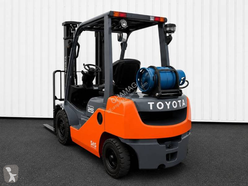 رافعة شوكية Toyota 8FGF25