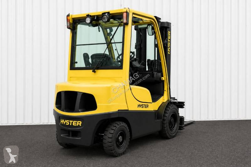 رافعة شوكية Hyster