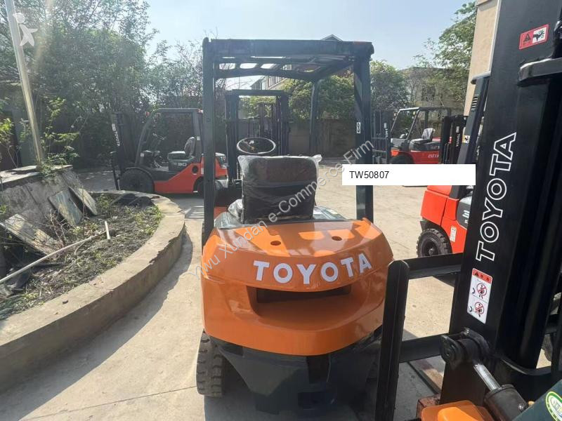 رافعة شوكية Toyota 8FB30