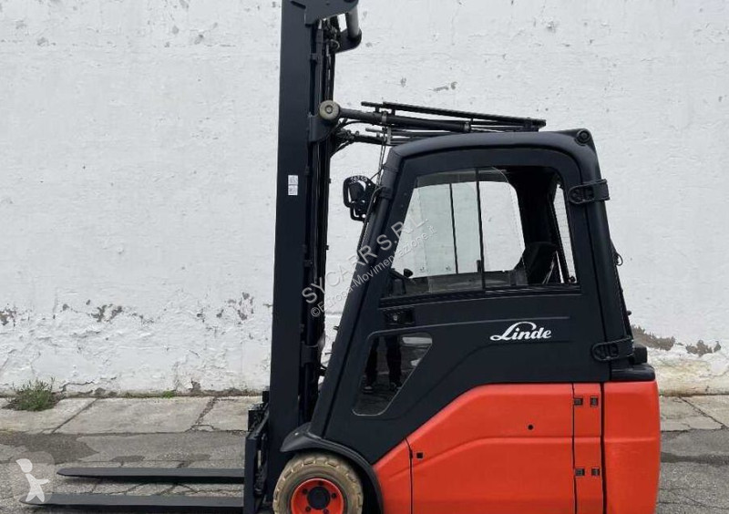 رافعة شوكية Linde E18