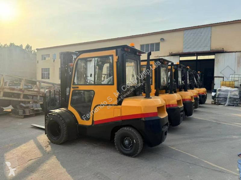 رافعة شوكية Mitsubishi  TRIPLEX 4.50 cabine total