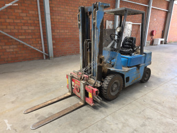 رافعة شوكية Hyster