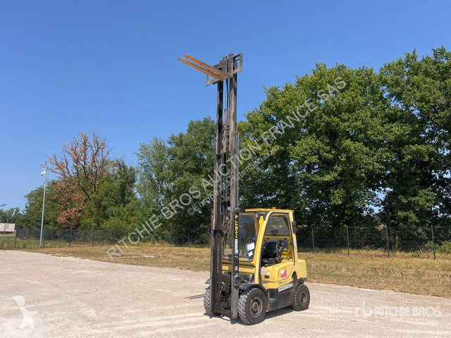 رافعة شوكية Hyster